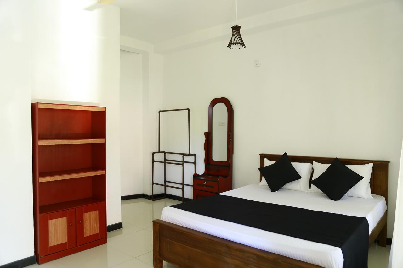 Layback Boutique Surf & Yoga Camp Sri Lanka Weligama Exterior foto