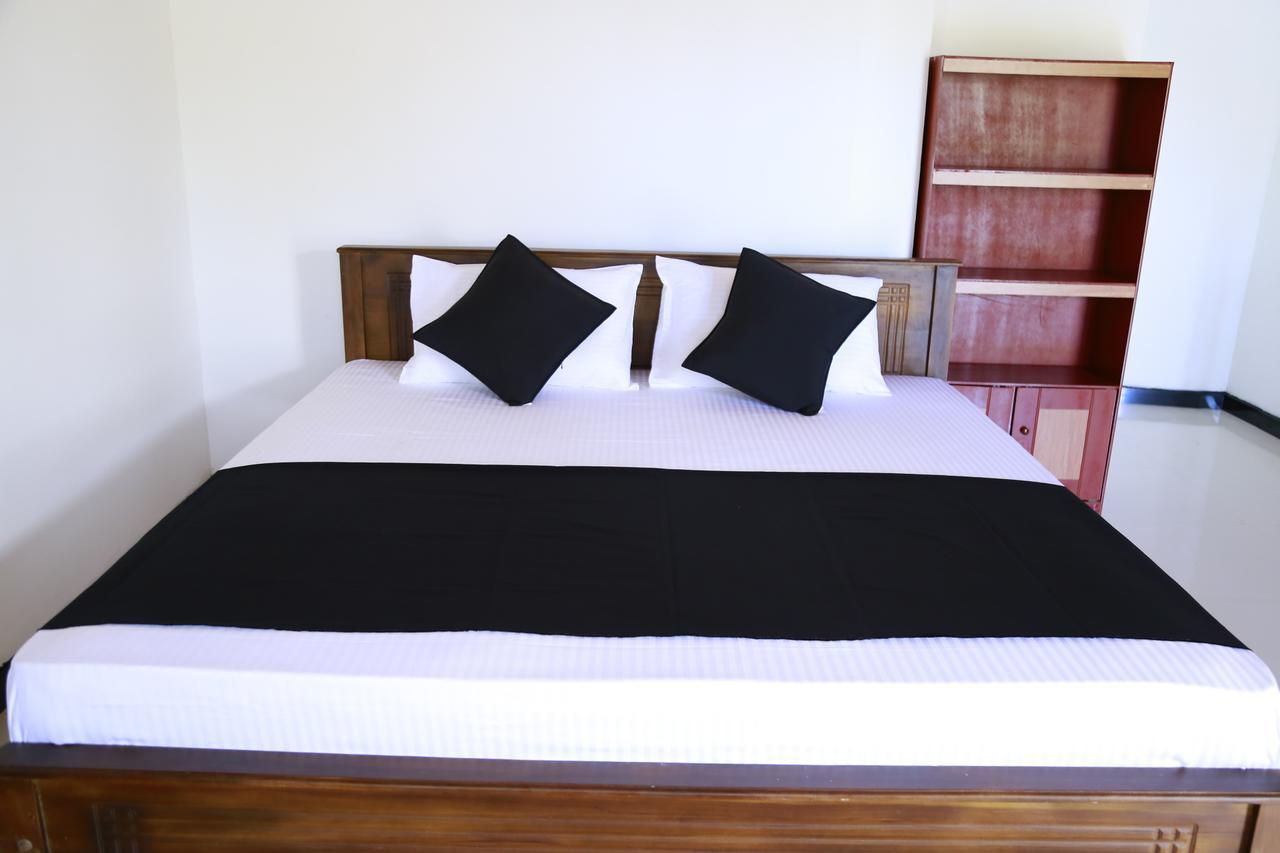 Layback Boutique Surf & Yoga Camp Sri Lanka Weligama Exterior foto
